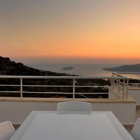 Terasda Doga,Deniz,Guenesbatisini Seyredebilirsiniz