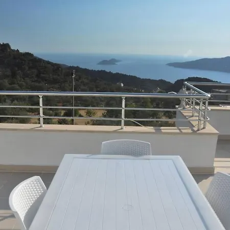 Terasda Doga,Deniz,Guenesbatisini Seyredebilirsiniz