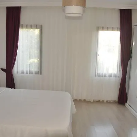 Terasda Doga,Deniz,Guenesbatisini Seyredebilirsiniz Kalkan